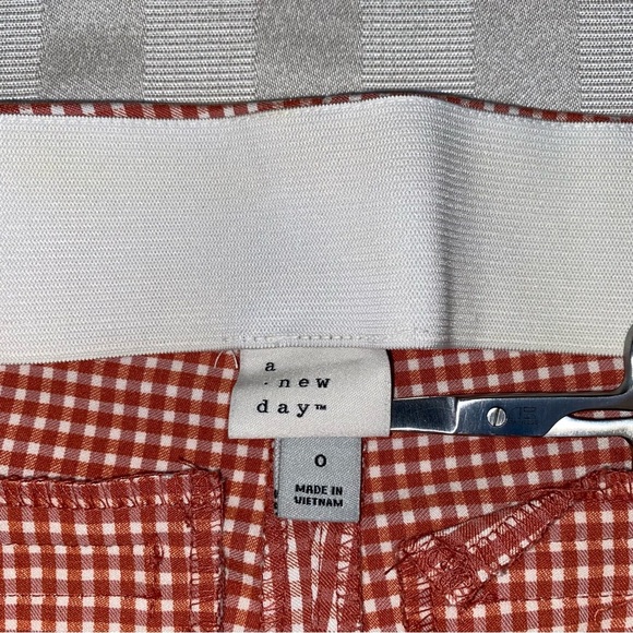 A•New Day Pants Gingham Print Elastic Waist Side Zip Pocket Cream Red Size 0 NWT - Picture 8 of 12